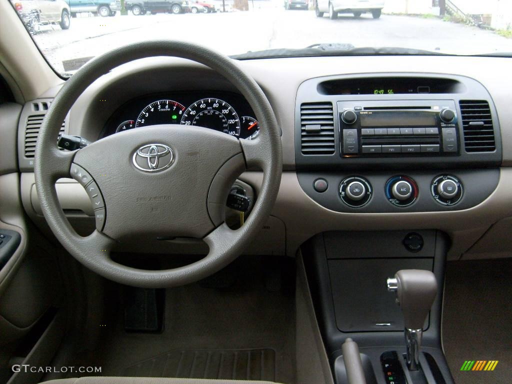 2005 Camry LE - Desert Sand Mica / Taupe photo #14