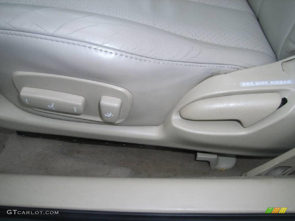 2001 Solara SLE V6 Coupe - Indigo Ink Pearl / Ivory photo #15