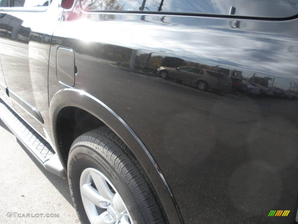 2008 Armada SE 4x4 - Galaxy Black / Charcoal photo #8