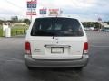 2002 Clear White Kia Sedona EX  photo #4