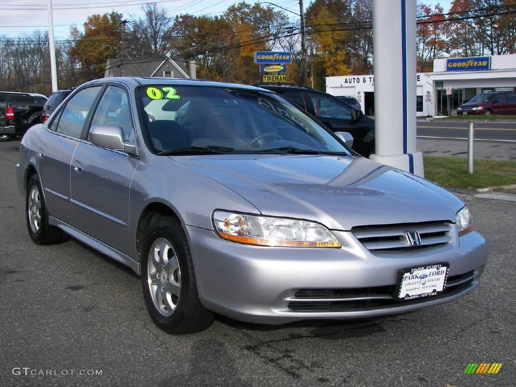 2002 Accord SE Sedan - Satin Silver Metallic / Quartz Gray photo #2