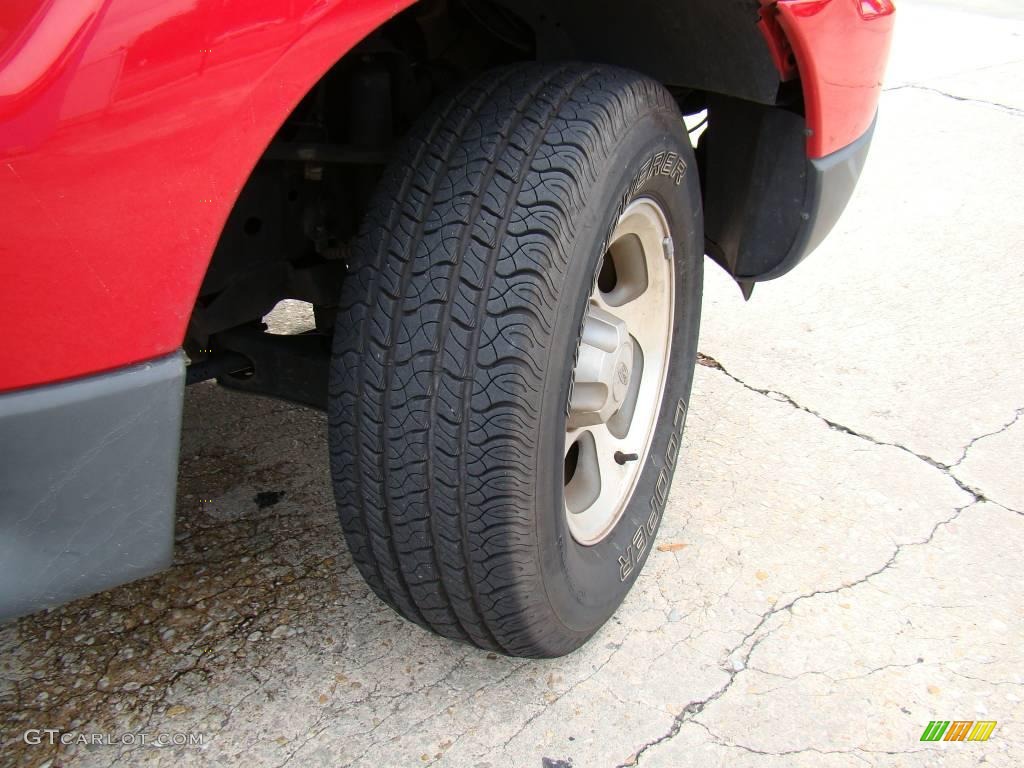 2005 Explorer Sport Trac XLS - Bright Red / Medium Dark Flint photo #22