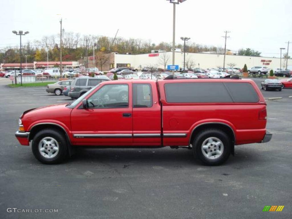 2000 S10 LS Extended Cab 4x4 - Victory Red / Graphite photo #6