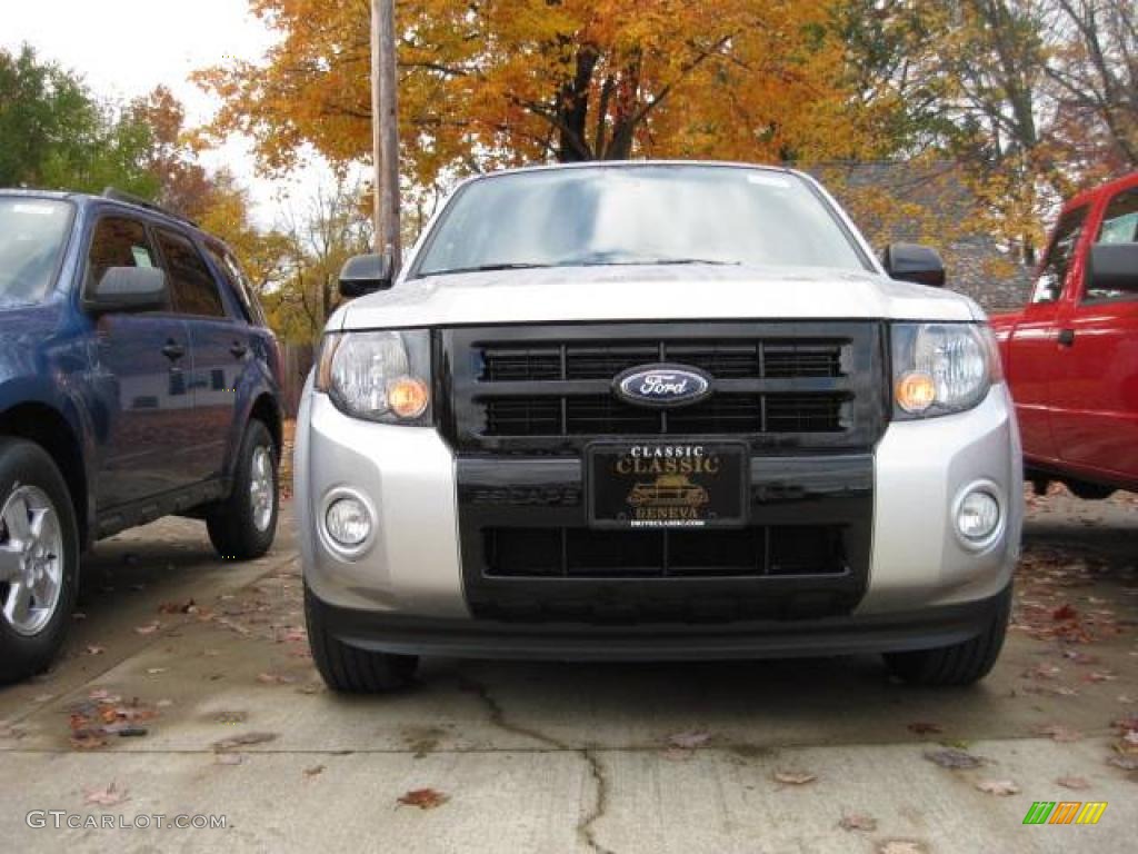 2010 Escape XLT V6 Sport Package 4WD - Ingot Silver Metallic / Charcoal Black photo #2