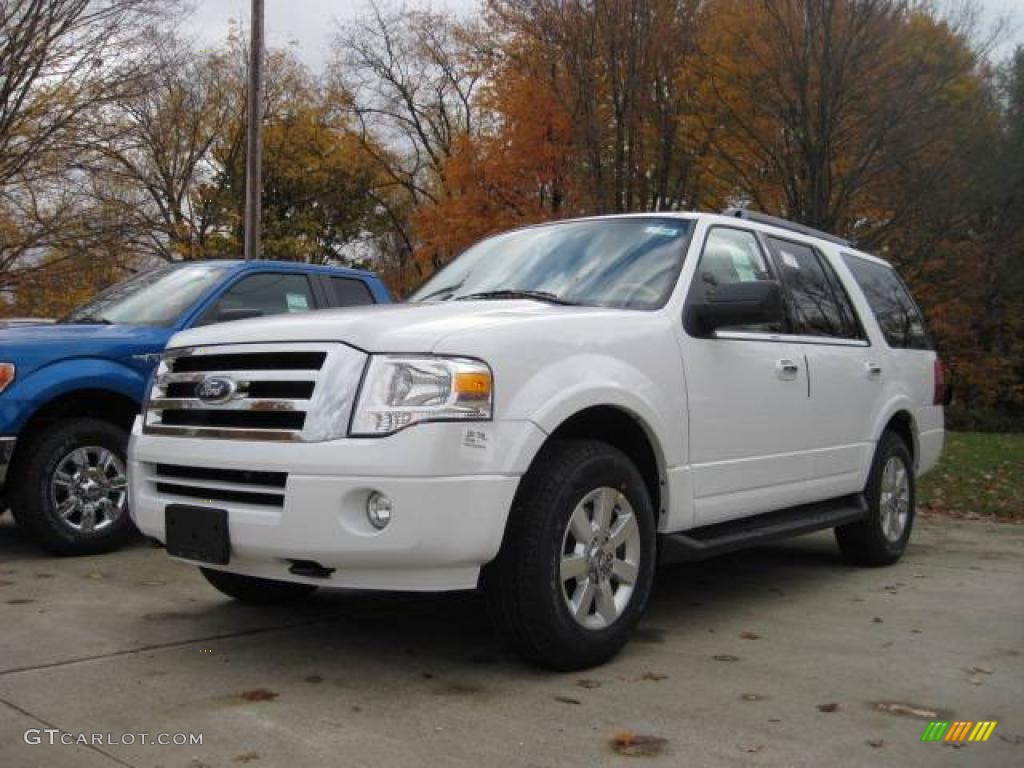 2010 Expedition XLT 4x4 - Oxford White / Camel photo #1