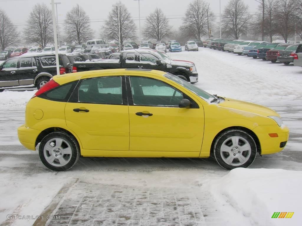 2005 Focus ZX5 SES Hatchback - Egg Yolk Yellow / Charcoal/Charcoal photo #6