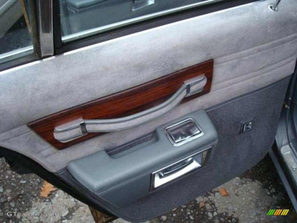 1988 Chevrolet Caprice Classic Wagon Gray Door Panel Photo #20698669