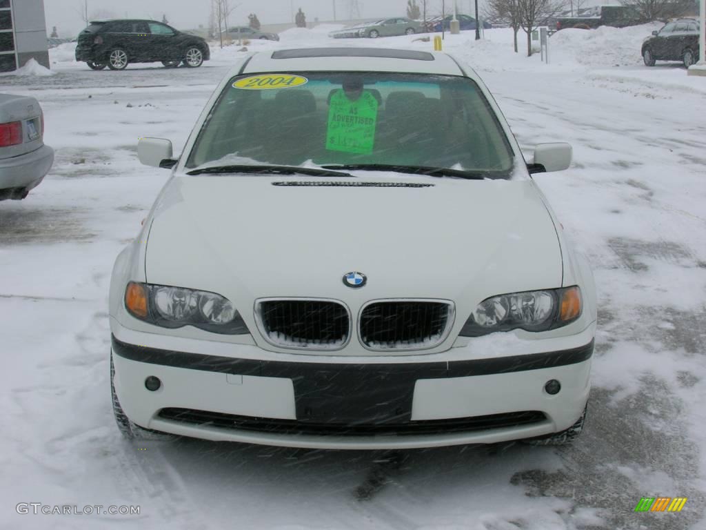 2004 3 Series 325i Sedan - Alpine White / Sand photo #8