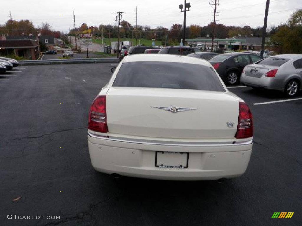 2005 300 C HEMI - Cool Vanilla / Dark Slate Gray/Light Graystone photo #4