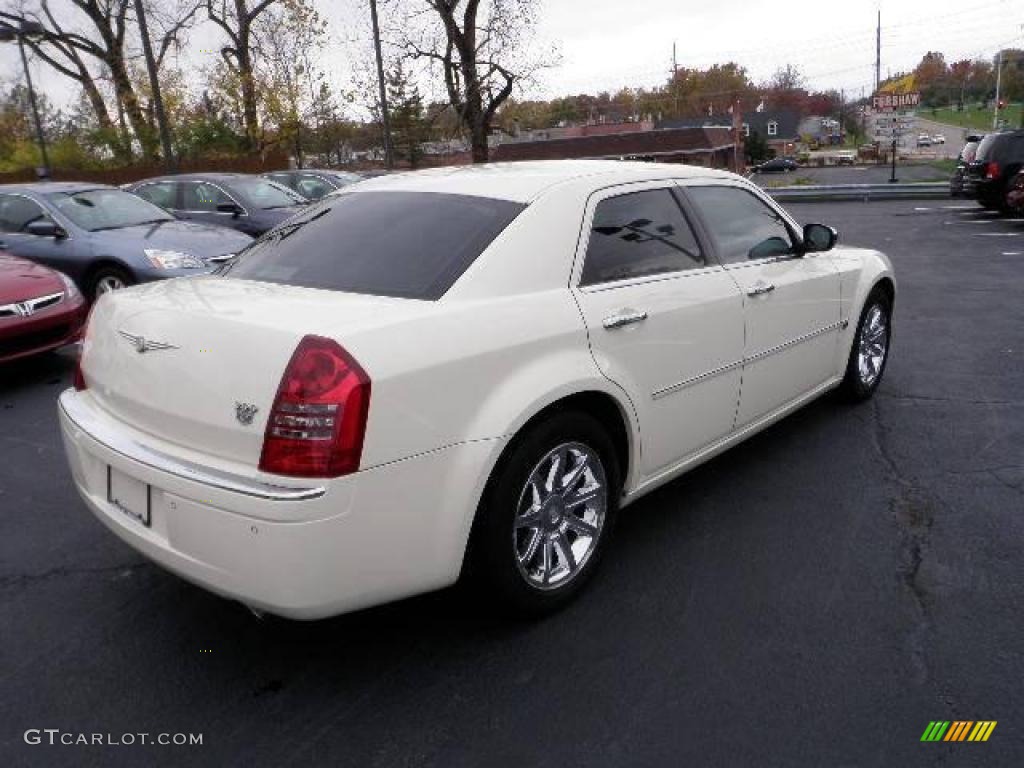 2005 300 C HEMI - Cool Vanilla / Dark Slate Gray/Light Graystone photo #5