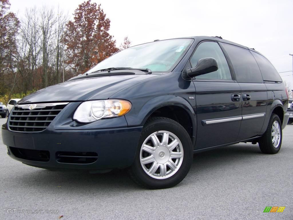 2007 Town & Country Touring - Modern Blue Pearl / Medium Slate Gray photo #4