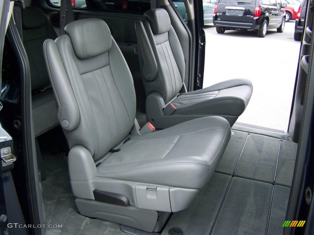 2007 Town & Country Touring - Modern Blue Pearl / Medium Slate Gray photo #11