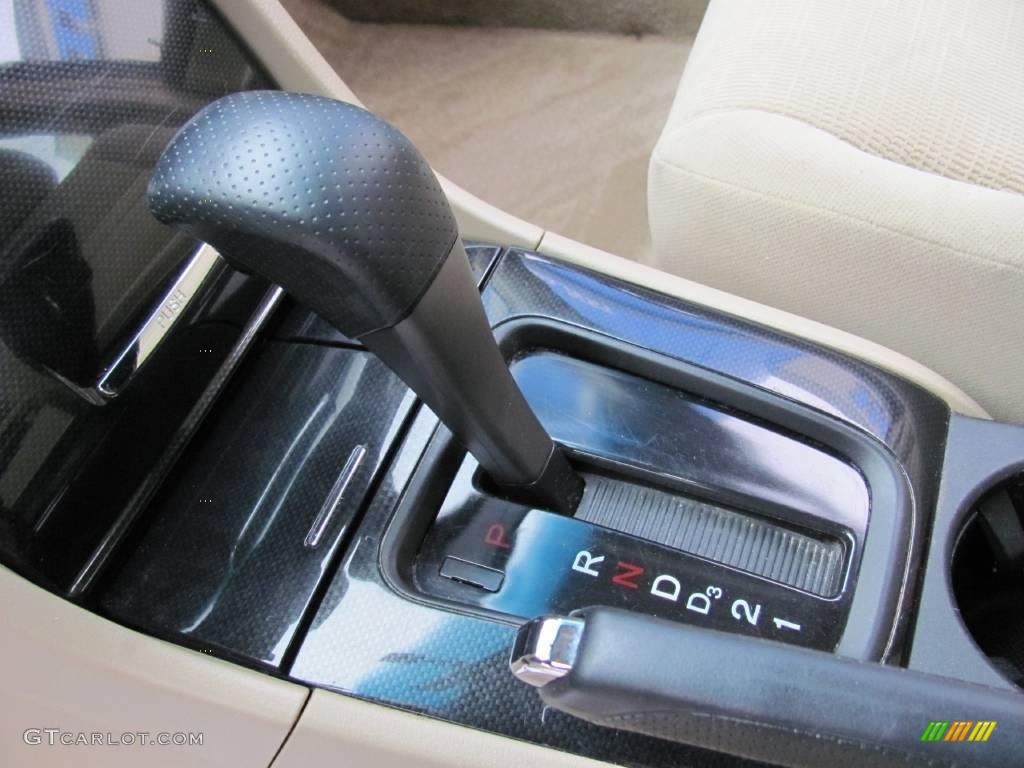 2007 Accord SE Sedan - Taffeta White / Ivory photo #10