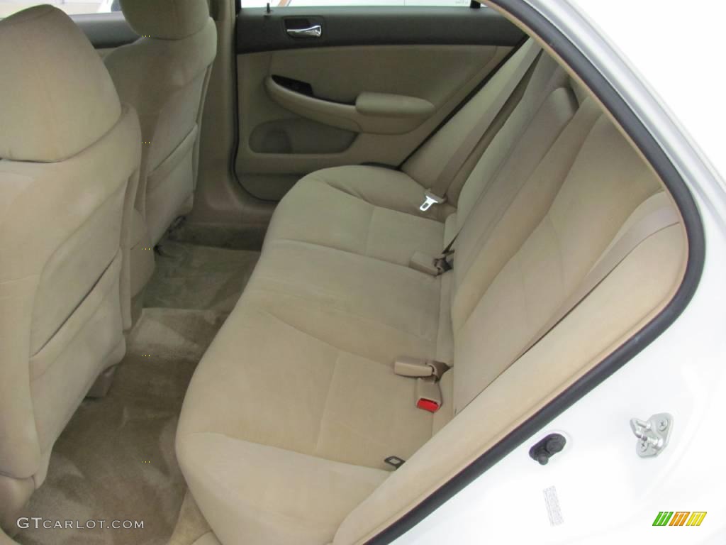 2007 Accord SE Sedan - Taffeta White / Ivory photo #13