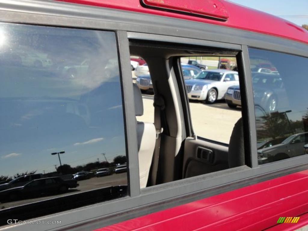 2004 Tacoma V6 PreRunner Double Cab - Impulse Red Pearl / Charcoal photo #10