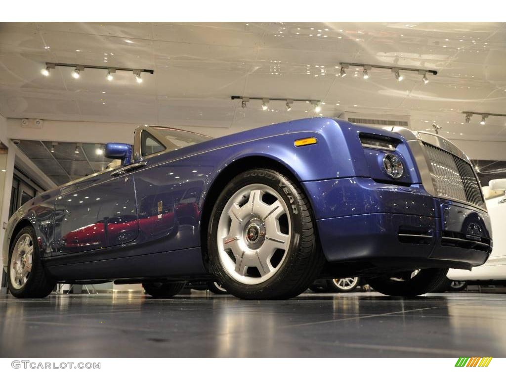 Metropolitan Blue Rolls-Royce Phantom Drophead Coupe