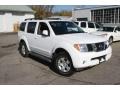 2007 Avalanche White Nissan Pathfinder SE 4x4  photo #3