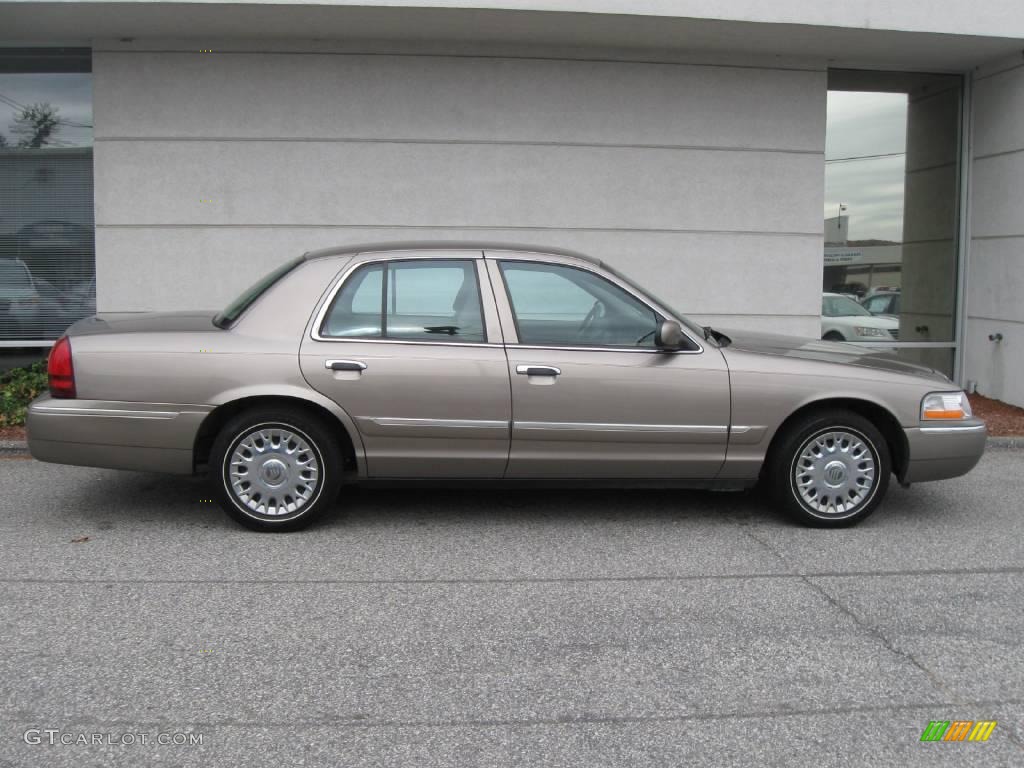 2004 Grand Marquis GS - Arizona Beige Metallic / Medium Parchment photo #2