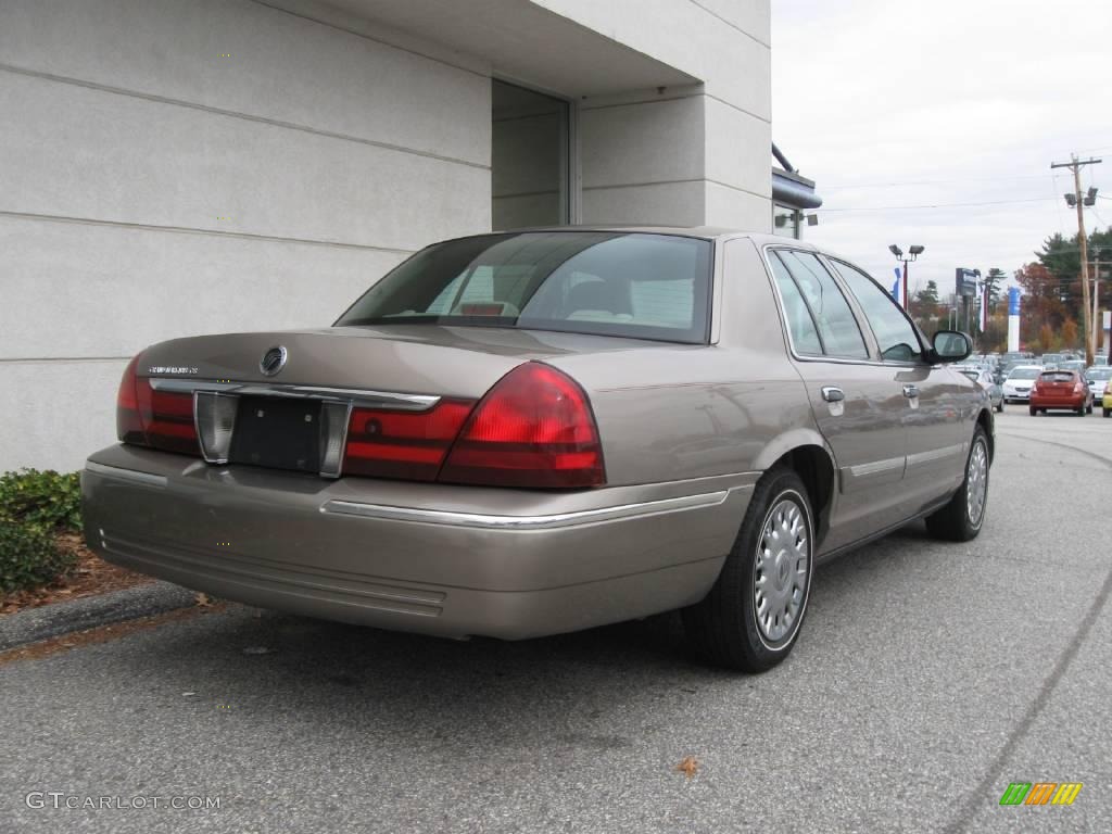2004 Grand Marquis GS - Arizona Beige Metallic / Medium Parchment photo #3