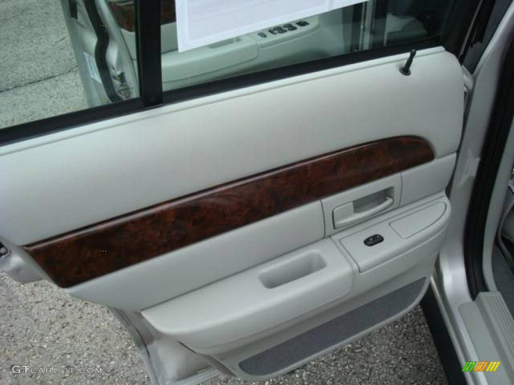 2004 Grand Marquis GS - Silver Birch Metallic / Light Flint photo #13
