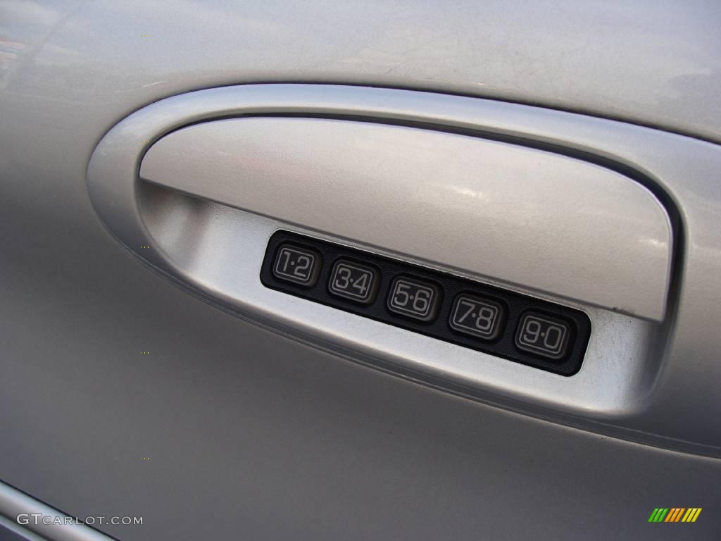 2004 Sable LS Premium Wagon - Silver Frost Metallic / Medium Graphite photo #10