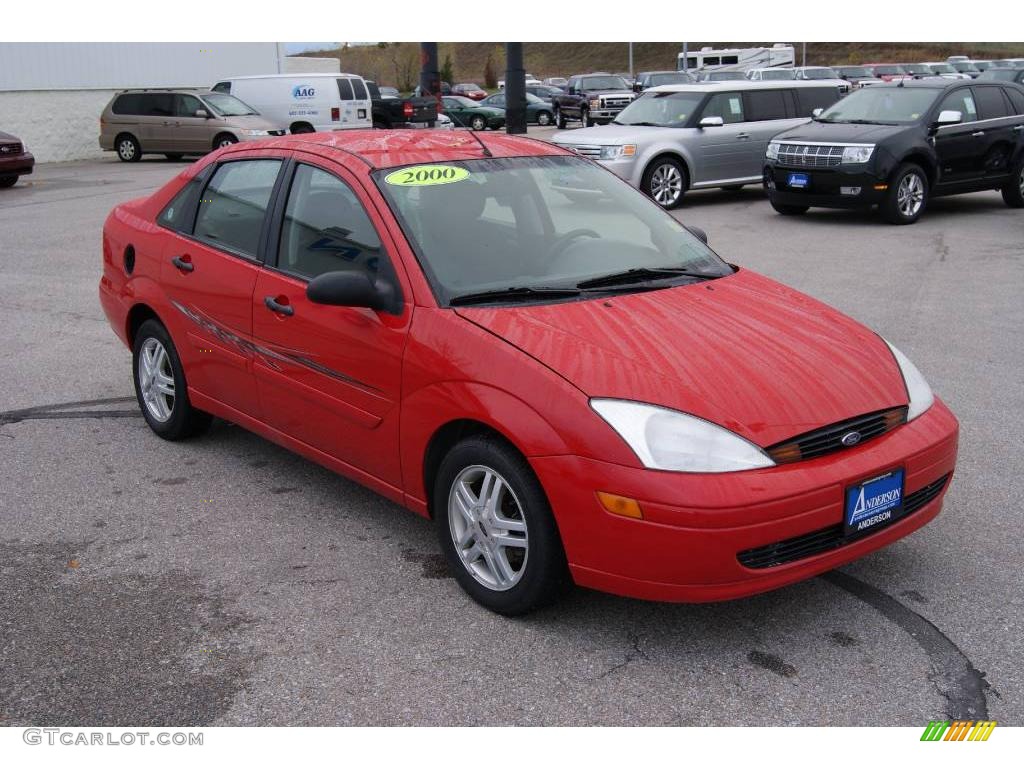 2000 Focus SE Sedan - Infra-Red / Dark Charcoal photo #1