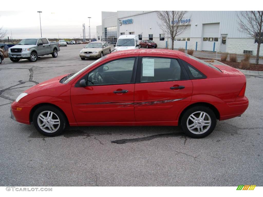 2000 Focus SE Sedan - Infra-Red / Dark Charcoal photo #6