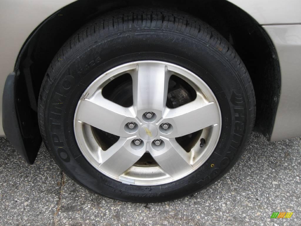 2004 Cavalier LS Sedan - Sandrift Metallic / Neutral photo #4