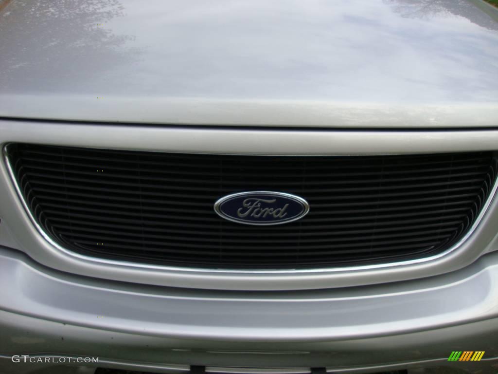 2003 F150 XLT Regular Cab - Silver Metallic / Medium Graphite Grey photo #24