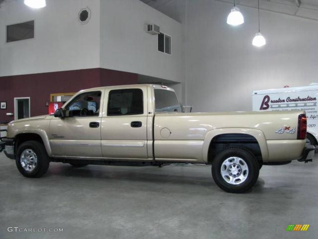 2004 Silverado 2500HD LS Crew Cab 4x4 - Sandstone Metallic / Tan photo #1