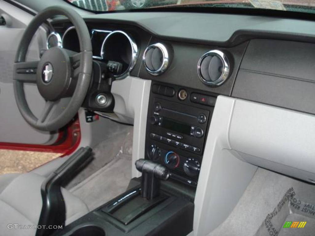 2005 Mustang V6 Deluxe Coupe - Redfire Metallic / Light Graphite photo #16