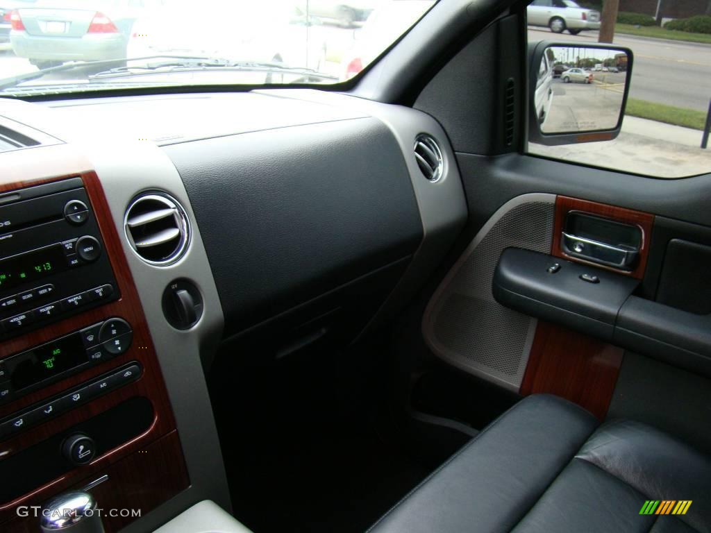 2006 F150 Lariat SuperCrew 4x4 - Oxford White / Black photo #17