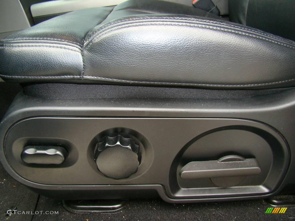 2006 F150 Lariat SuperCrew 4x4 - Oxford White / Black photo #29
