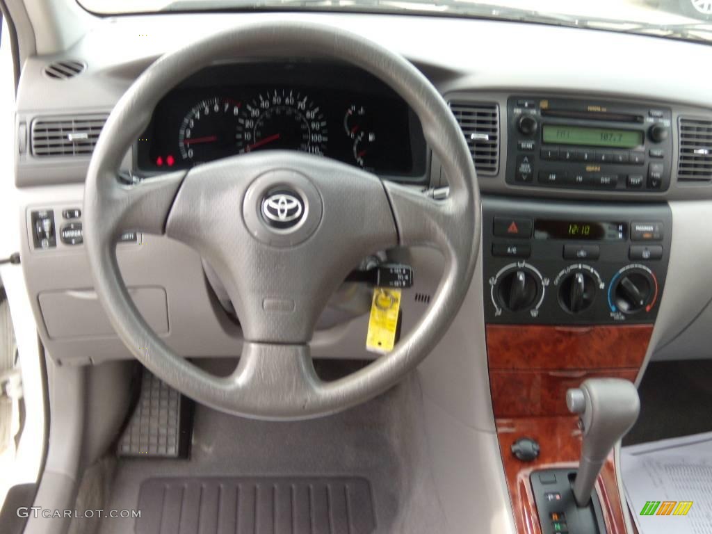 2005 Corolla LE - Super White / Light Gray photo #13