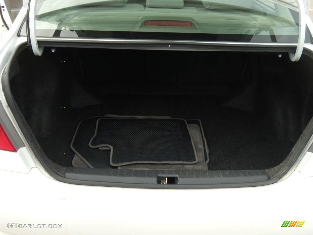 2005 Corolla LE - Super White / Light Gray photo #16