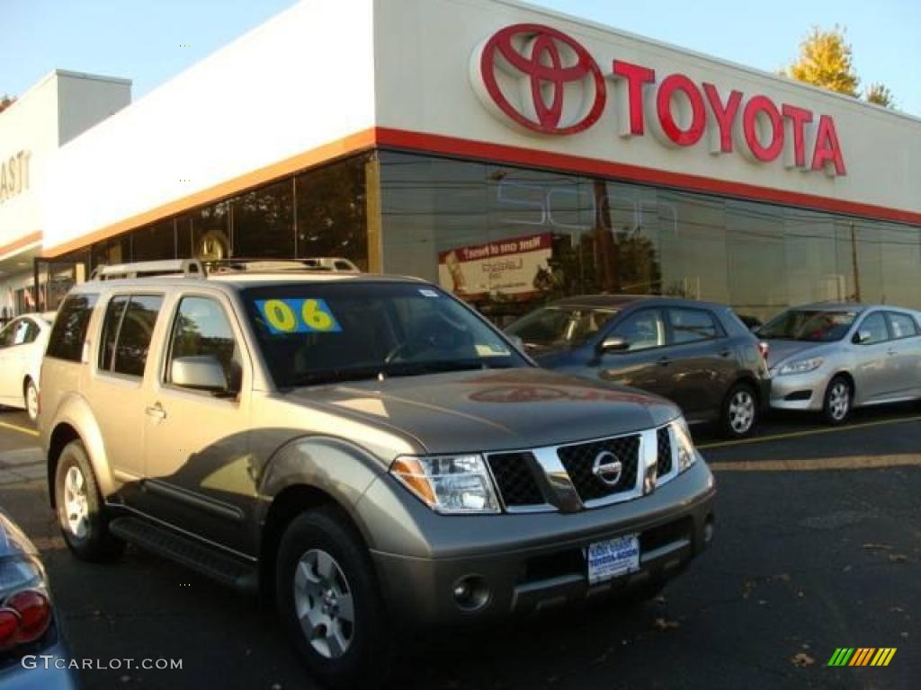 2006 Pathfinder SE - Granite Metallic / Graphite photo #1