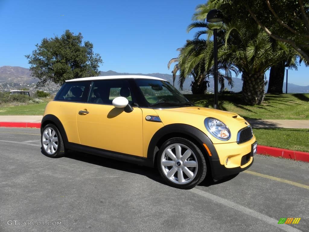 2007 Cooper S Hardtop - Mellow Yellow / Punch Carbon Black photo #1