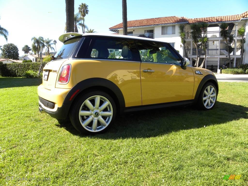 2007 Cooper S Hardtop - Mellow Yellow / Punch Carbon Black photo #24