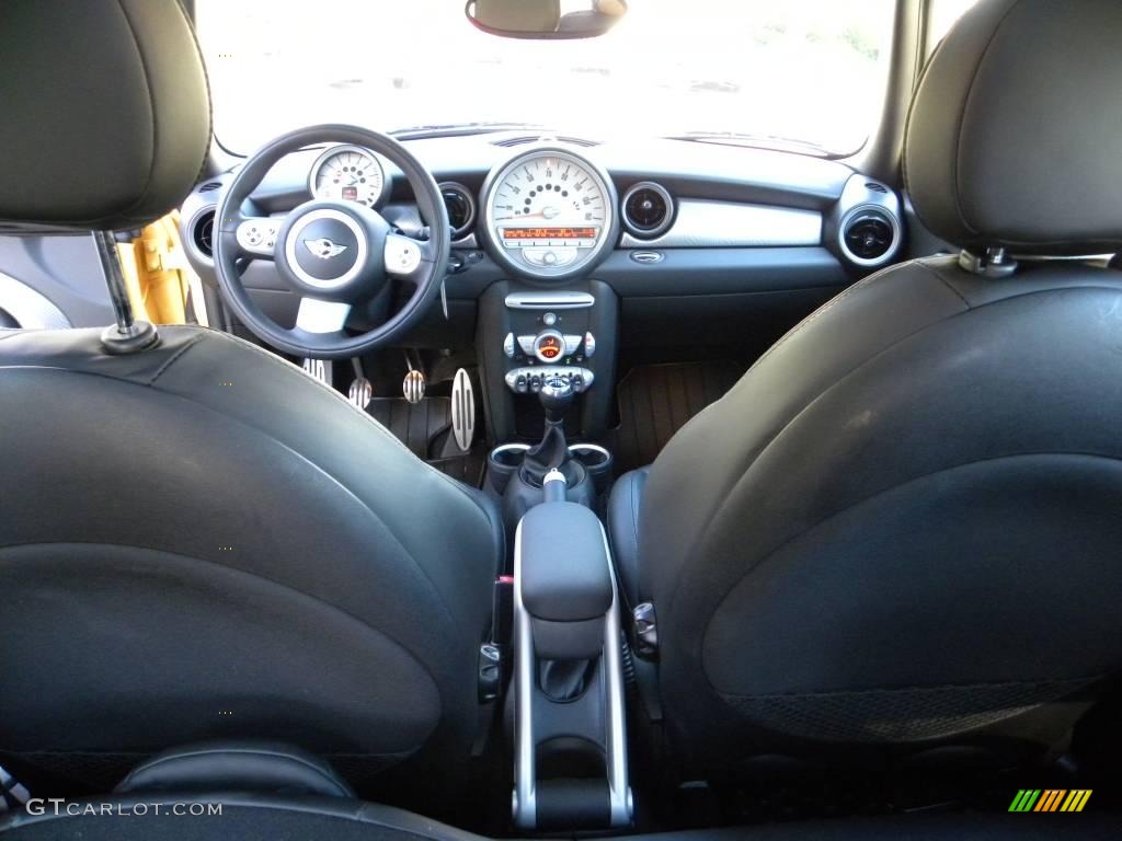 2007 Cooper S Hardtop - Mellow Yellow / Punch Carbon Black photo #32