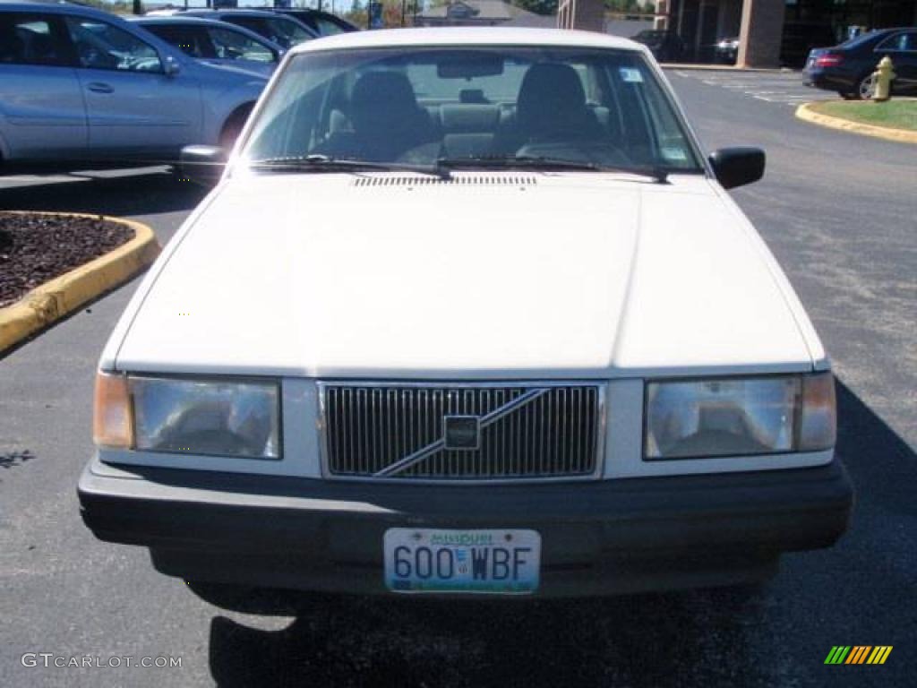 1994 940 Sedan - White / Grey photo #2