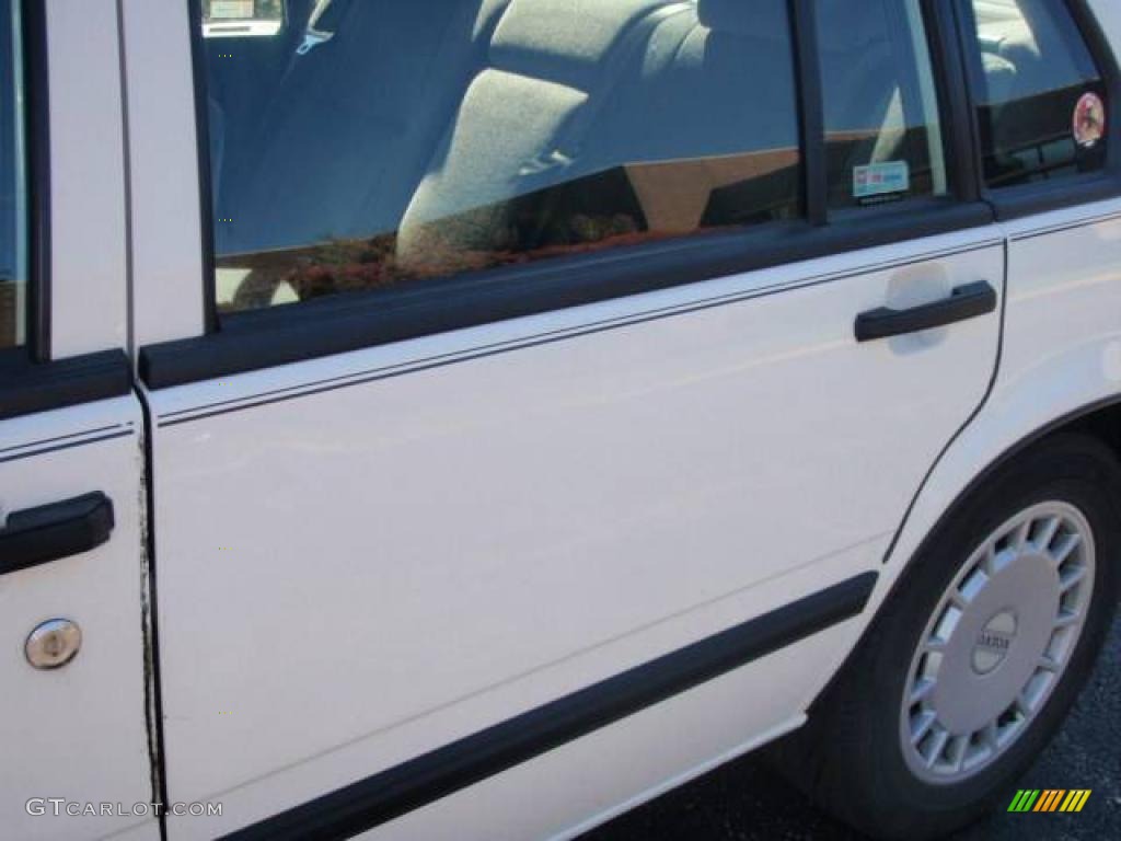 1994 940 Sedan - White / Grey photo #9