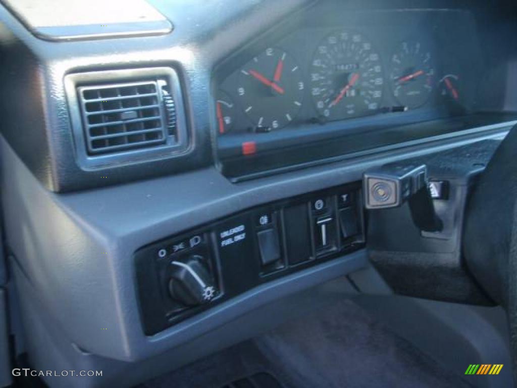 1994 940 Sedan - White / Grey photo #24