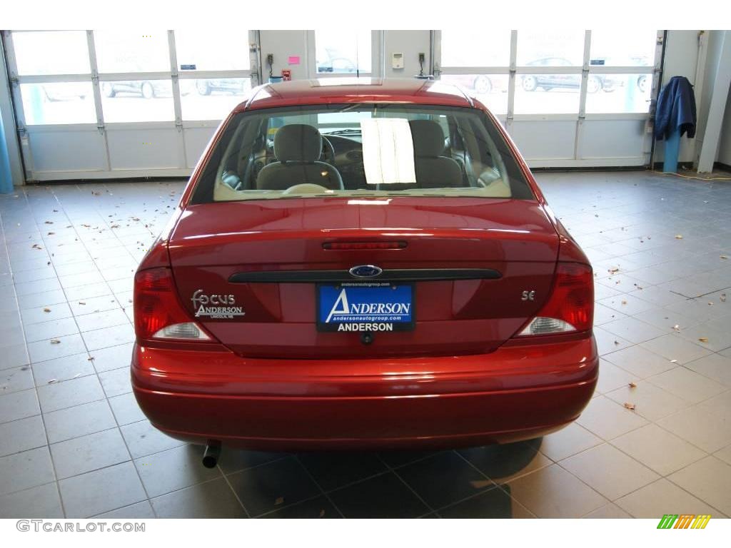2000 Focus SE Sedan - Sangria Red Metallic / Medium Parchment photo #4