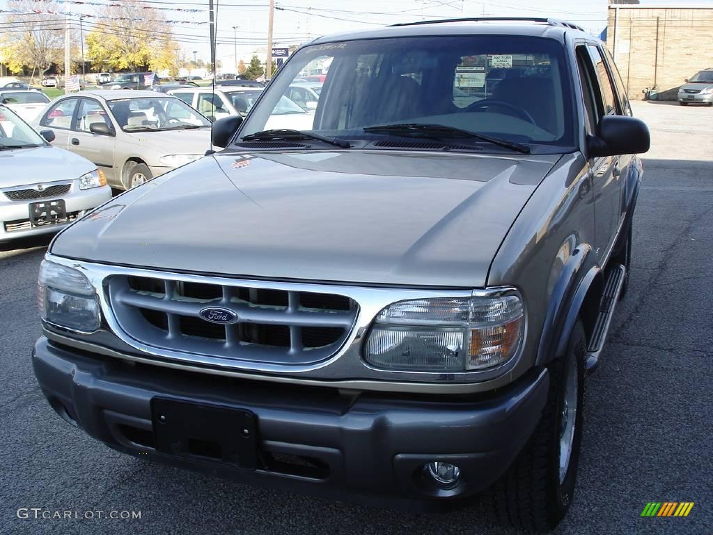 2001 Explorer XLT 4x4 - Harvest Gold Metallic / Medium Prairie Tan photo #2