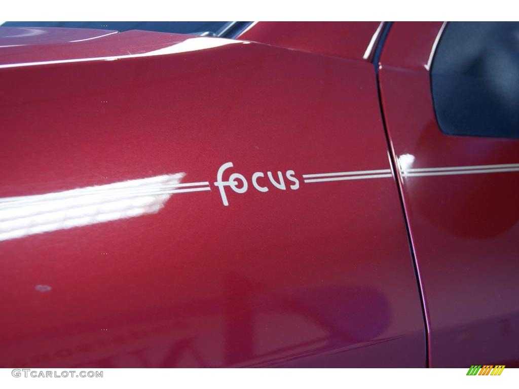 2000 Focus SE Sedan - Sangria Red Metallic / Medium Parchment photo #14