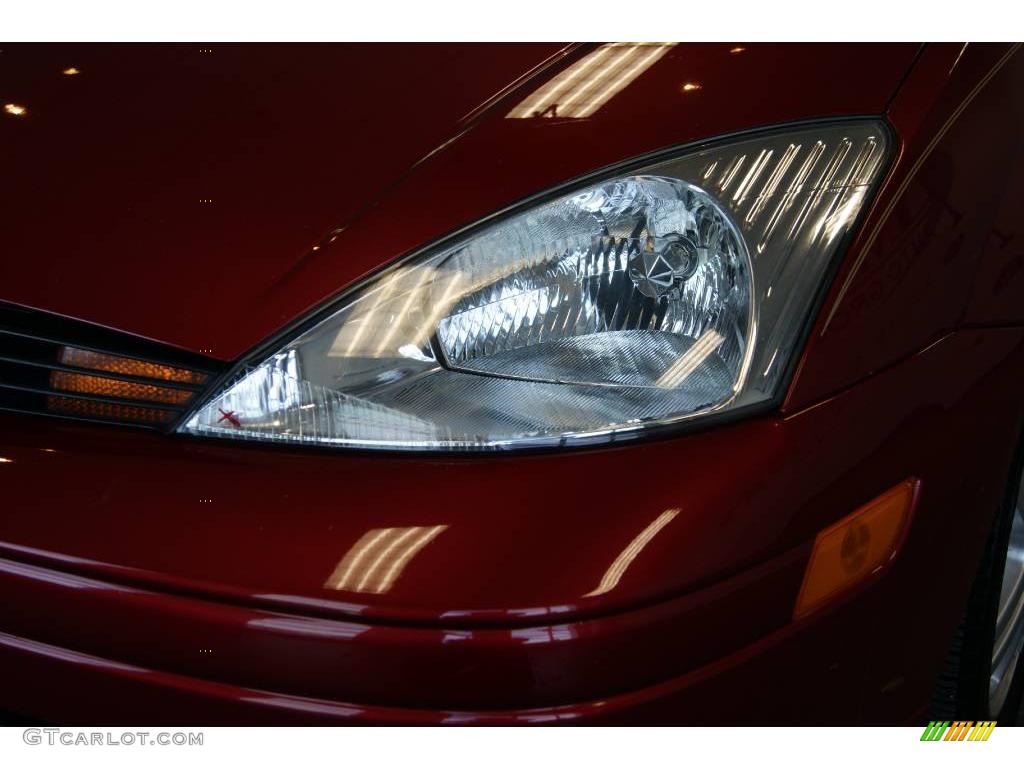 2000 Focus SE Sedan - Sangria Red Metallic / Medium Parchment photo #15
