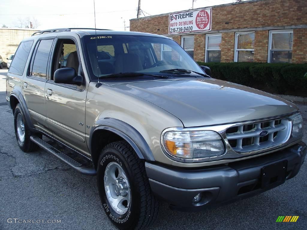 2001 Explorer XLT 4x4 - Harvest Gold Metallic / Medium Prairie Tan photo #4