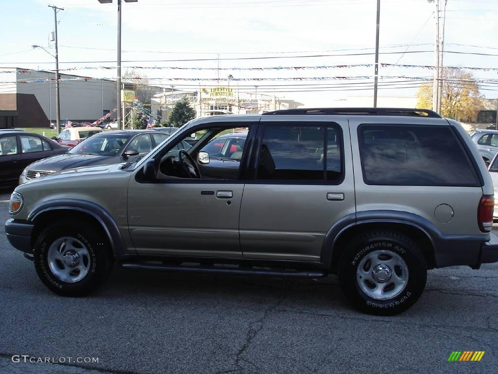 2001 Explorer XLT 4x4 - Harvest Gold Metallic / Medium Prairie Tan photo #7