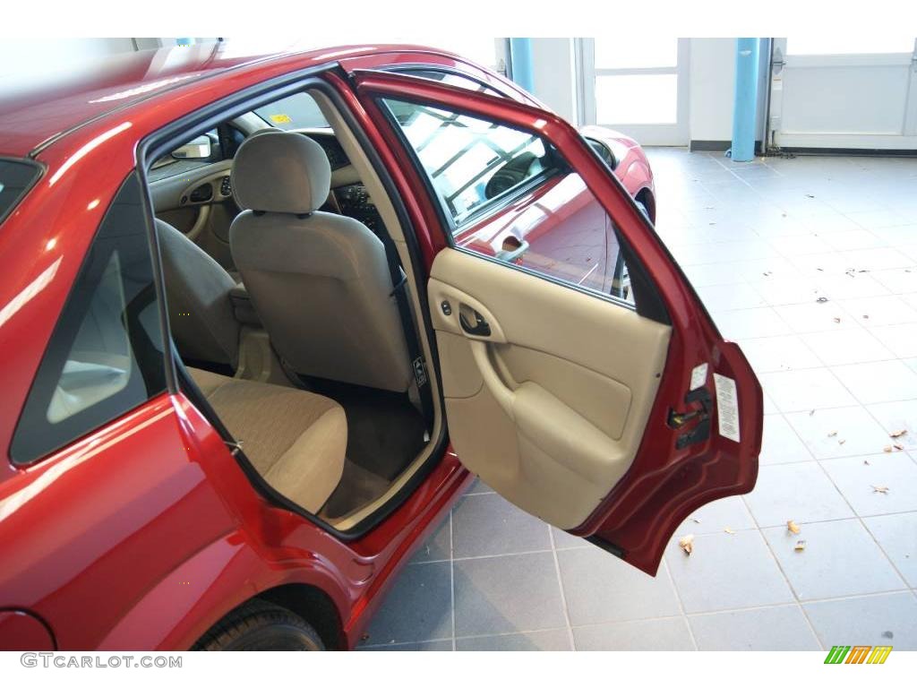 2000 Focus SE Sedan - Sangria Red Metallic / Medium Parchment photo #22