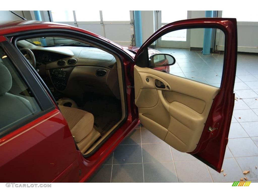 2000 Focus SE Sedan - Sangria Red Metallic / Medium Parchment photo #23